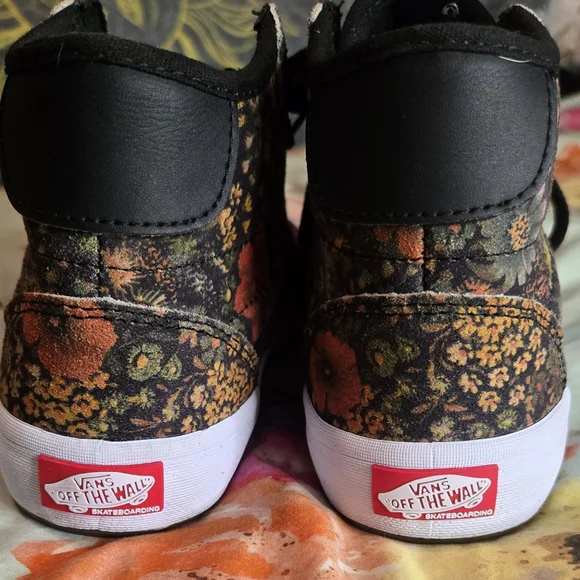 Vans Black and Red Sneakers Low-Top Casual - Picture 4 of 8